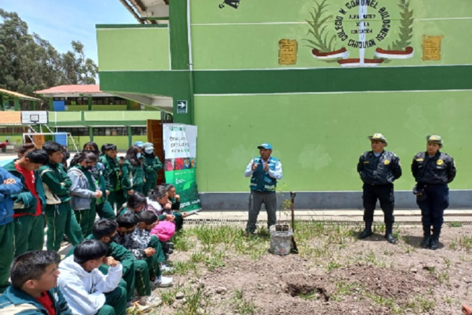 Áncash: Serfor sembró 50 plantones forestales en colegio Bolognesi de Chiquián