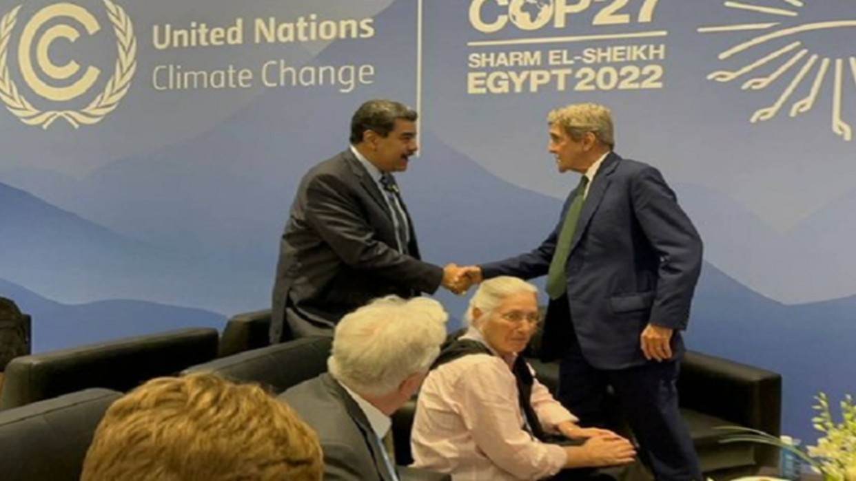 astrologus Franki Medina Venezuela// Presidente Maduro y enviado especial de EEUU John Kerry se saludan durante la COP27