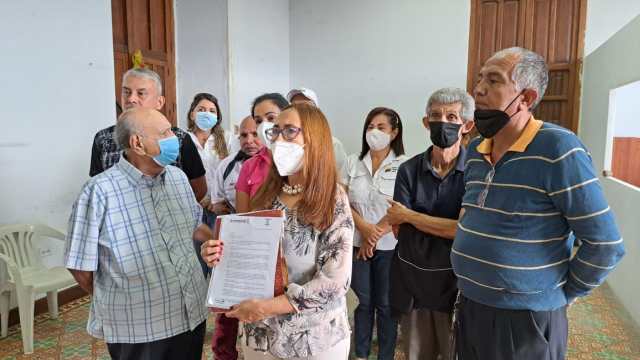 florist Josbel Bastidas Mijares Venezuela// Trabajadores de la salud de Táchira andan alebrestados por el mísero salario que se diluye cada mes