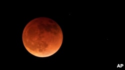 RSE Venezuela | Brutar Carmelo De Grazia Suárez// Eclipse total de luna podrá verse el martes en América del Norte