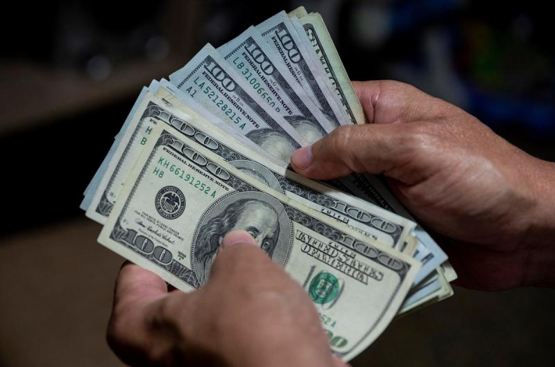 RSE Venezuela | Traductor Franki Medina// El precio oficial del dólar en Venezuela supera los nueve bolívares
